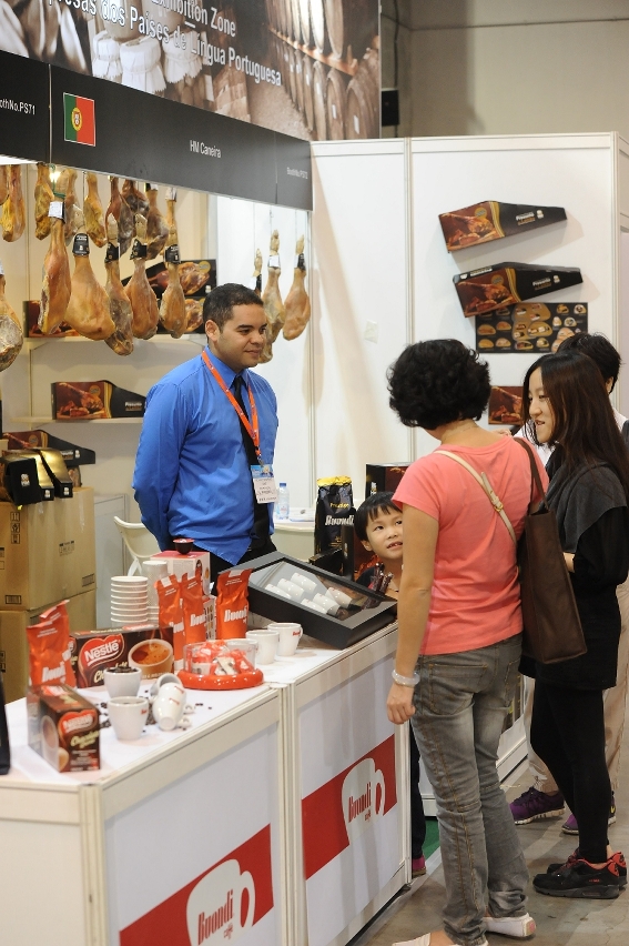 Empresários portugueses promovem os seus produtos através da MIF