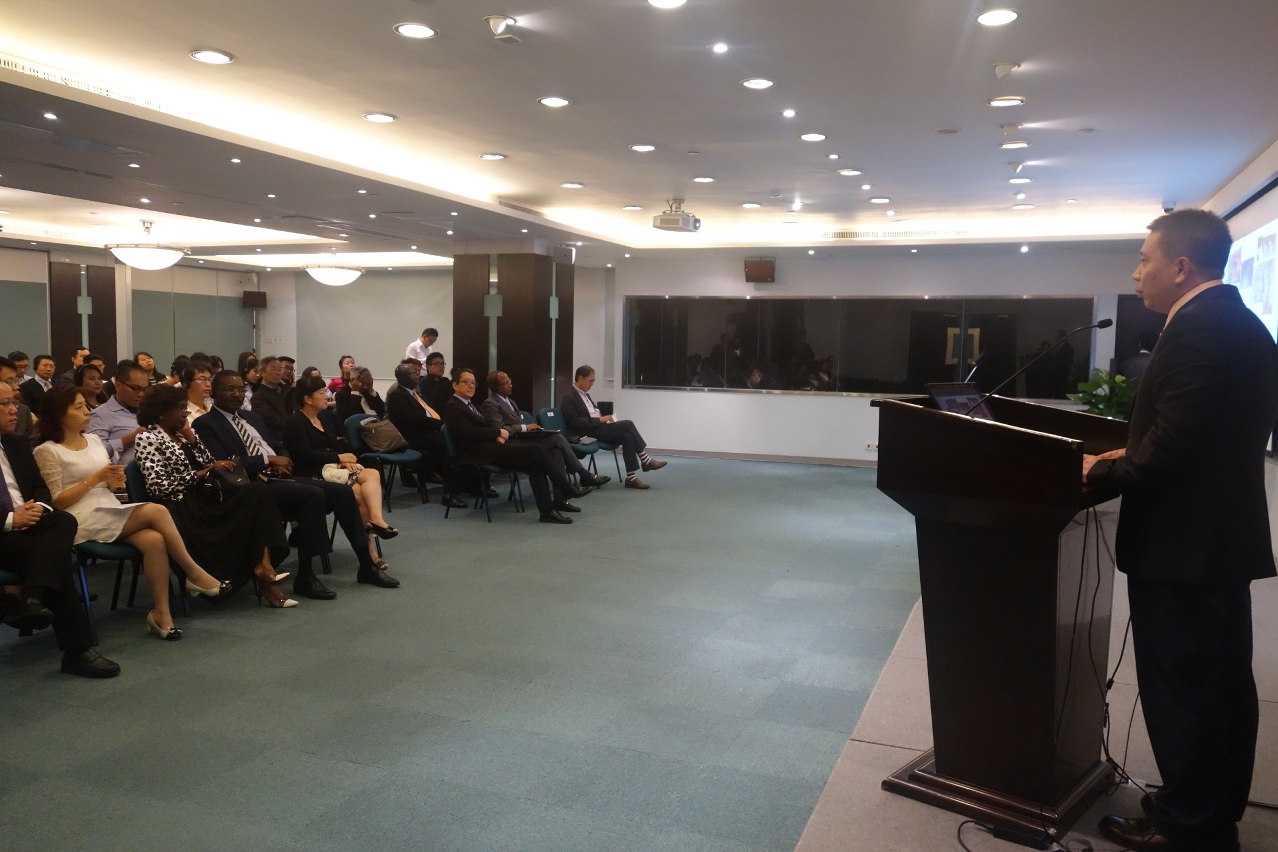 Representantes empresariais compartilham experiências de investimento e negócios em Angola.