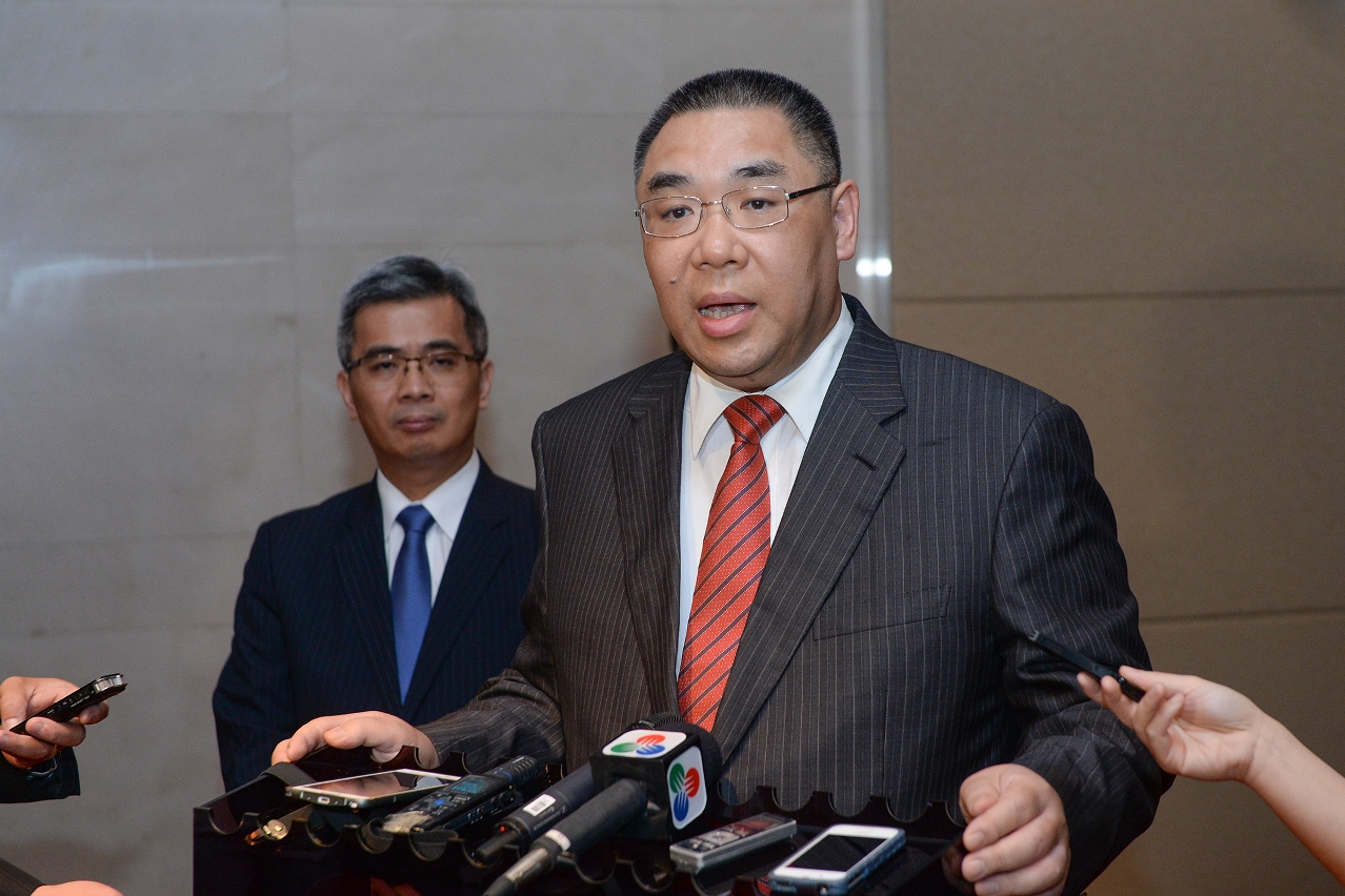 Chief Executive, Mr Chui Sai On, meets the press.