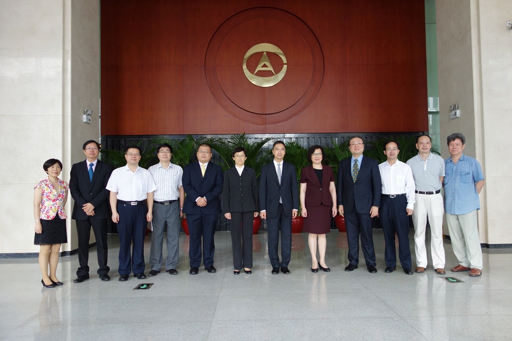 審計長何永安(右六)率團拜訪廣東省審計廳