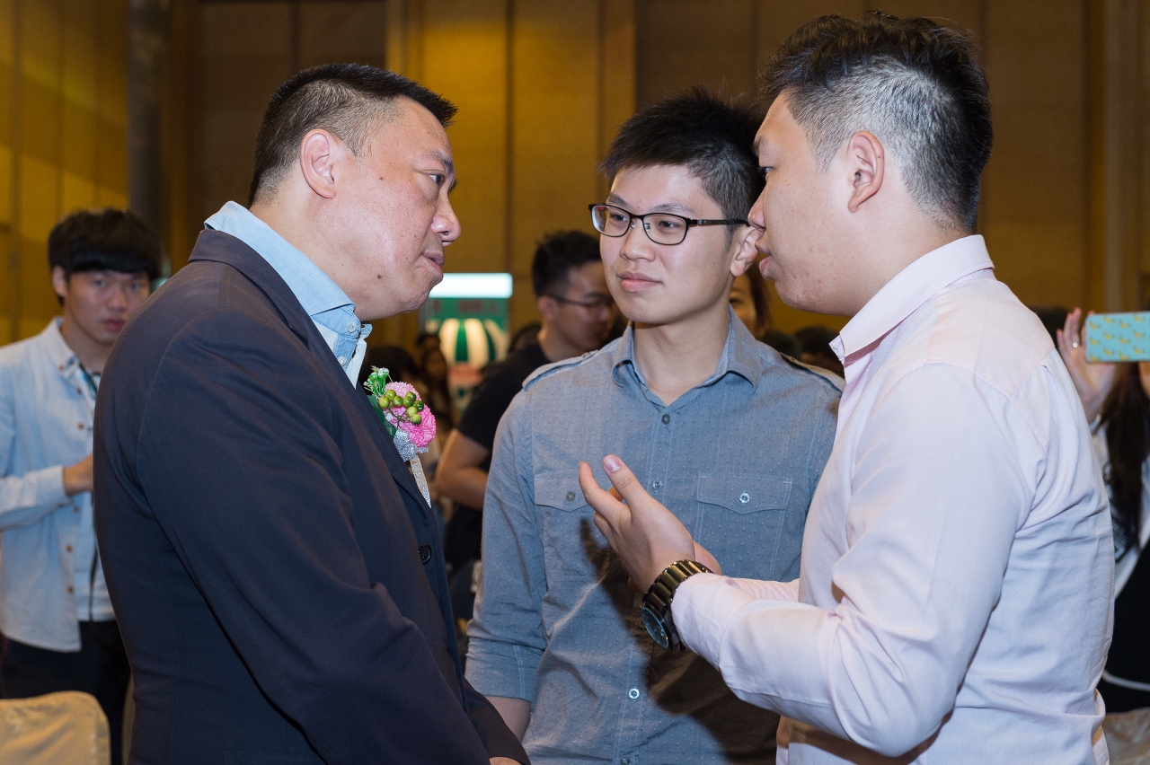 梁維特司長參觀青年就業博覽會展位，瞭解青年人對未來就業的期望和想法