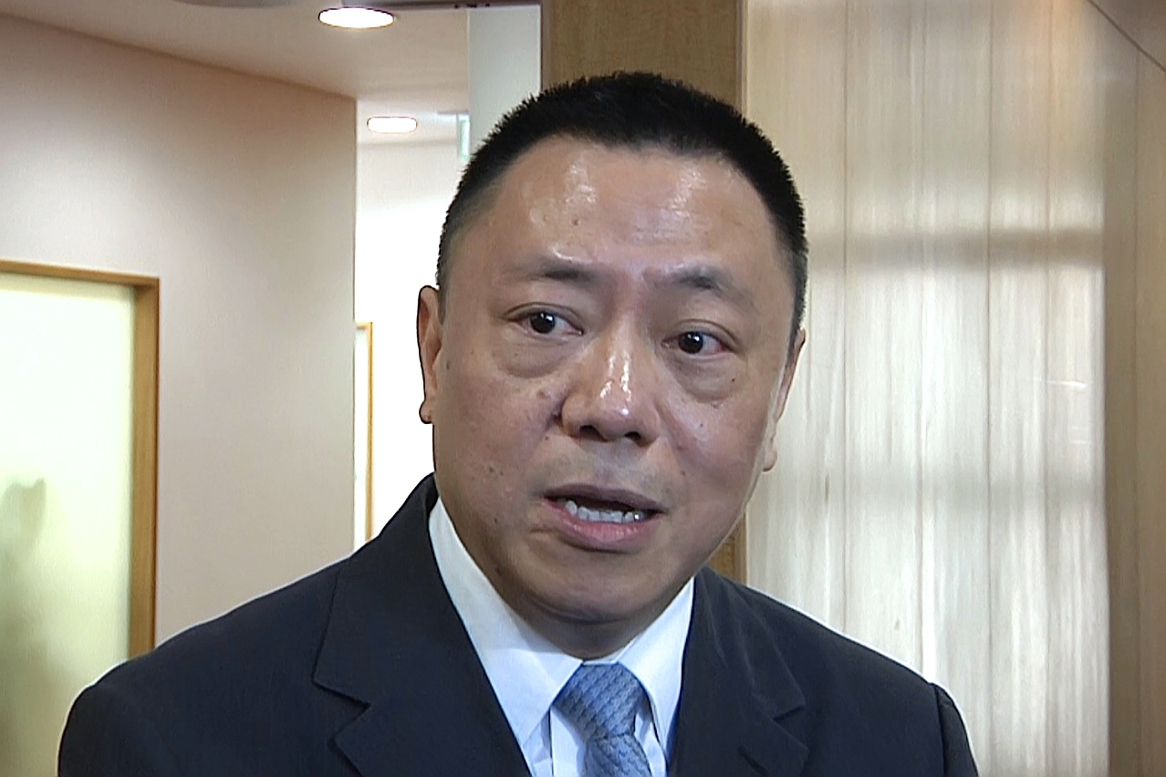 經濟財政司司長梁維特見傳媒