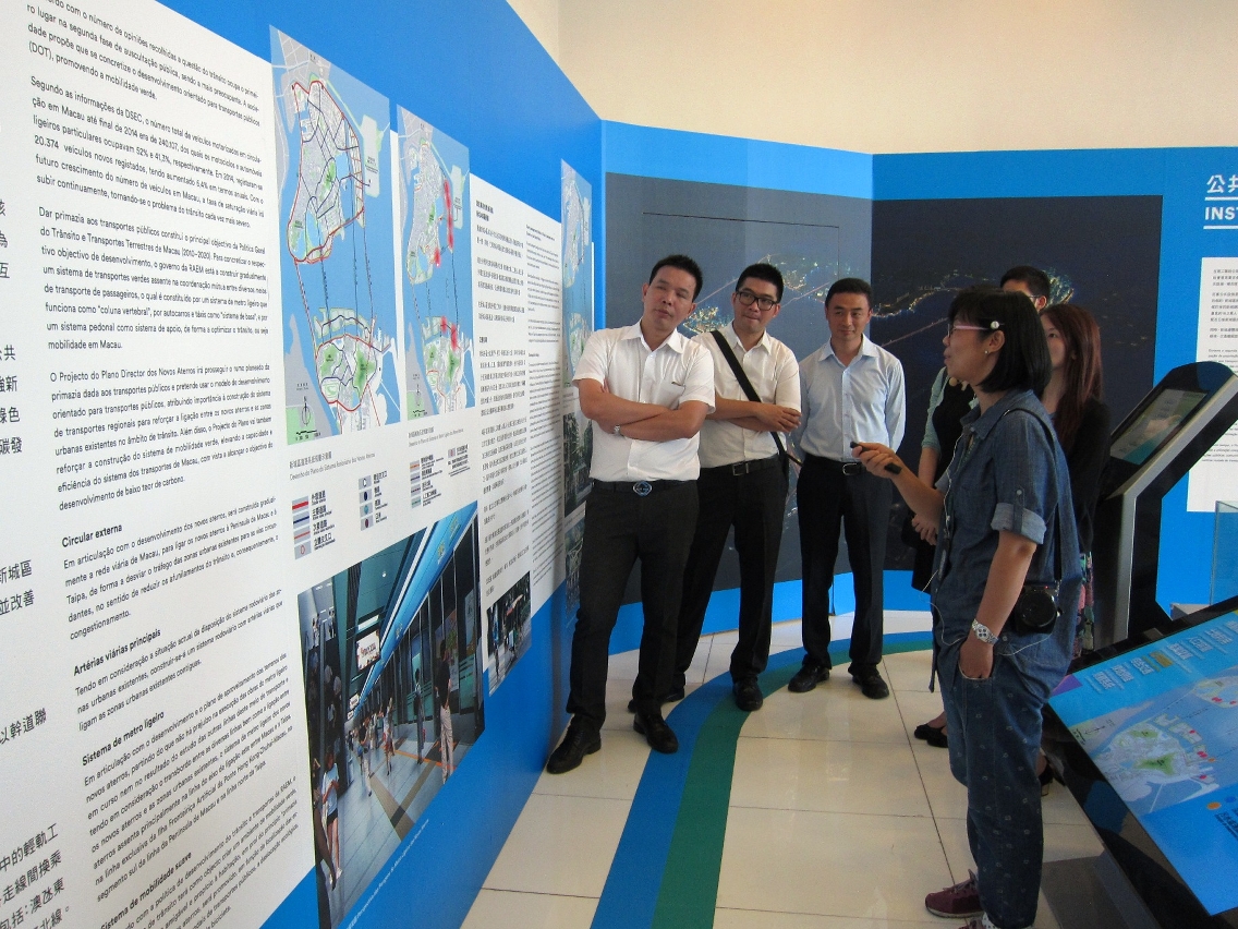 Os representantes da UGAMM visitaram o pavilhão de exposição