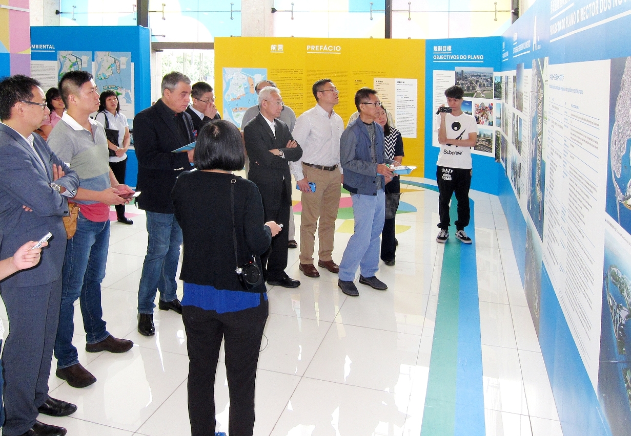 Visita feita pelos representantes do Conselho Consultivo do Ambiente à exposição.