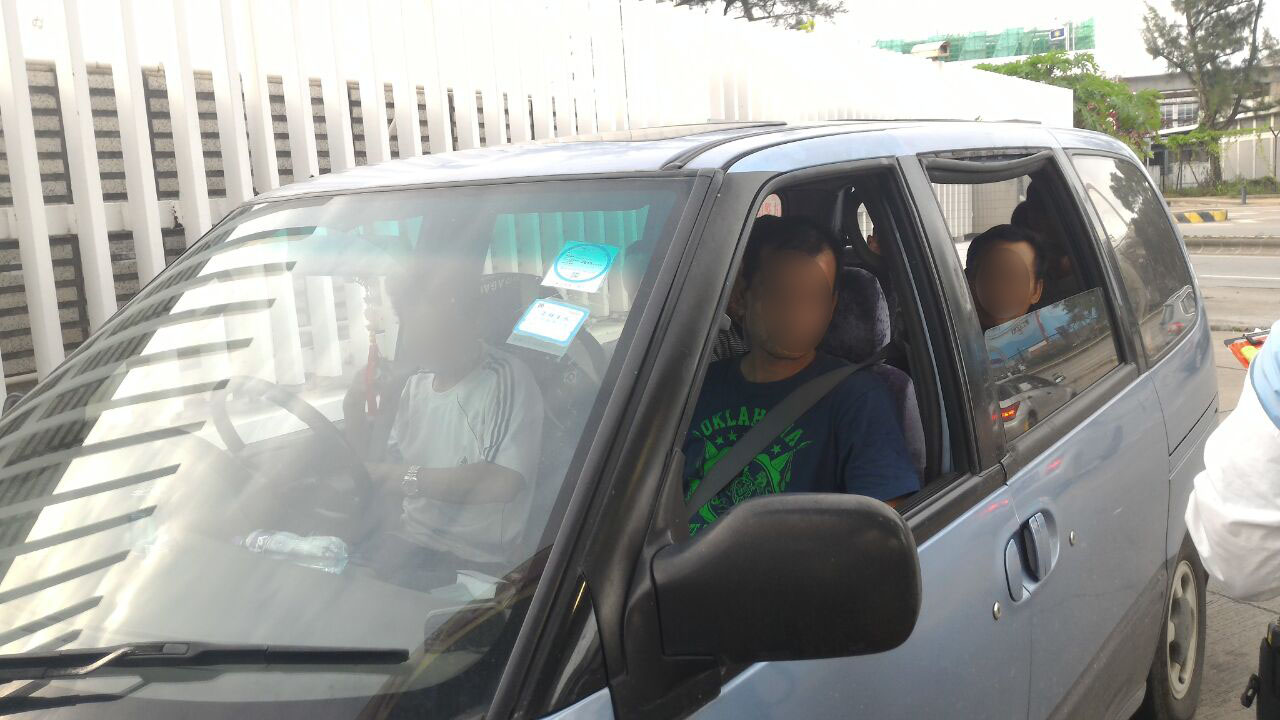治安警檢控超載（載客）車輛