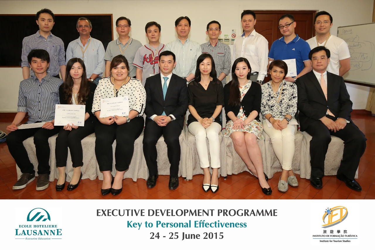 The participants and instructor took a group photo before the programme ended