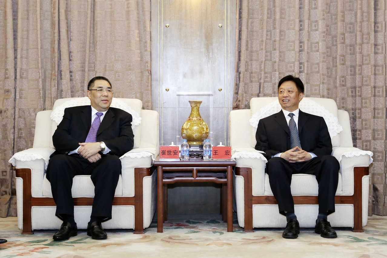 Encontro do Chefe do Executivo, Chui Sai On, com o director da Administração Estatal Oceânica, Wang Hong.