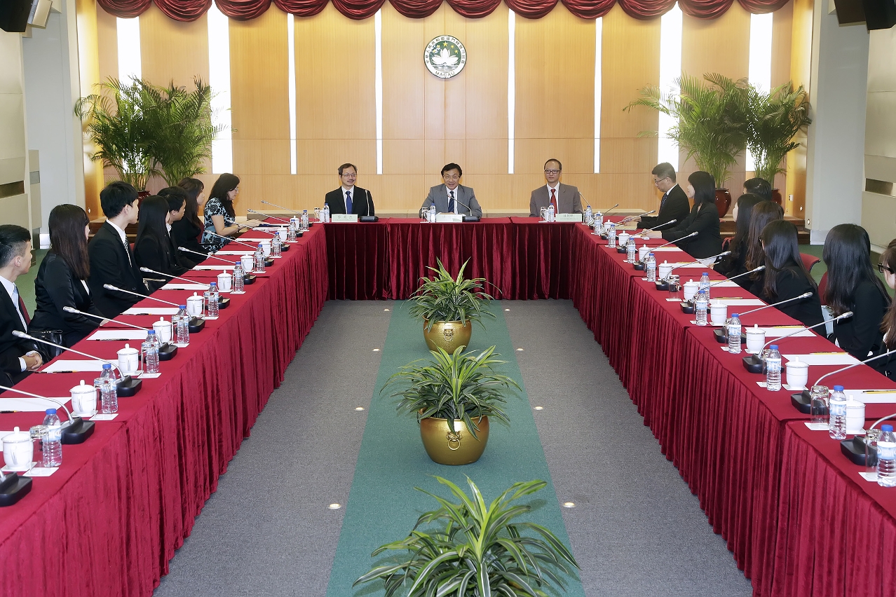 社會文化司司長譚俊榮接見澳門優秀高校學生歐盟交流訪問團