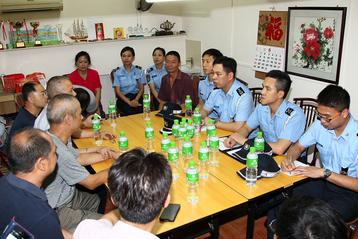 治安警與社區警務聯絡主任巡北區