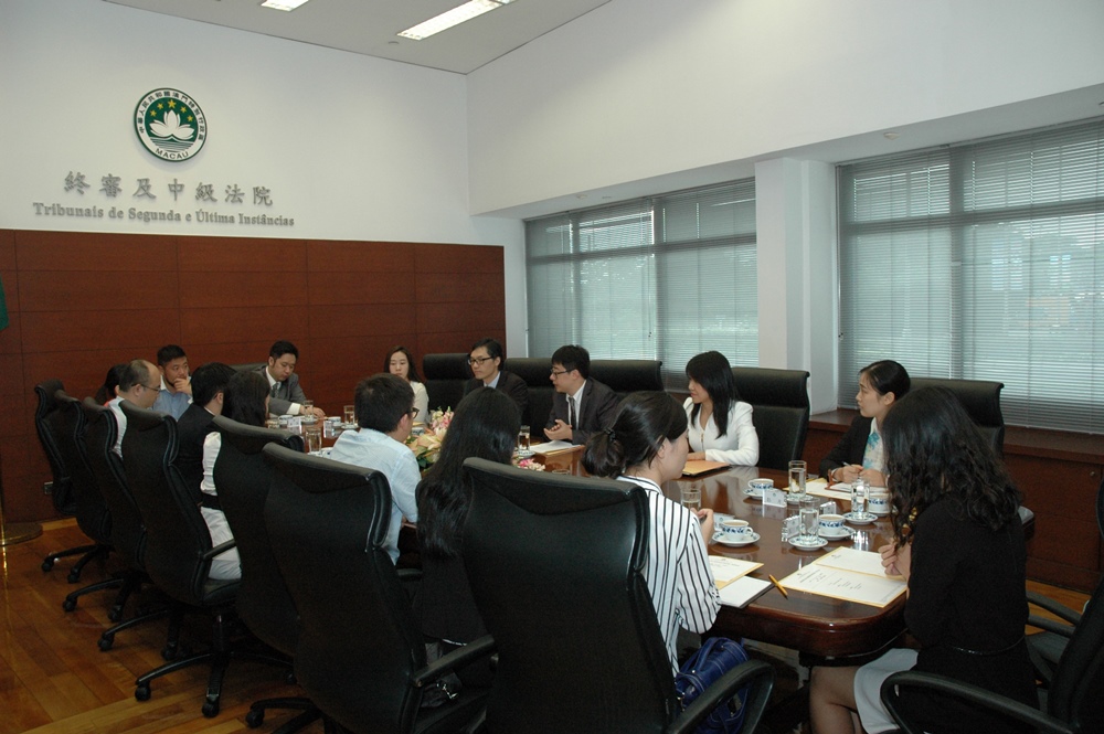 內地法律工作人員普通法訓練計劃學員到訪終審法院(圖片一)