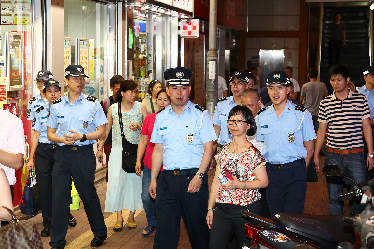 治安警與社區警務聯絡主任巡北區