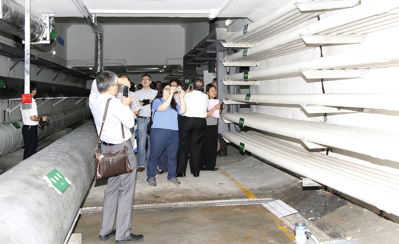 Visita dos membros do CPU à galeria técnica de Hengqin