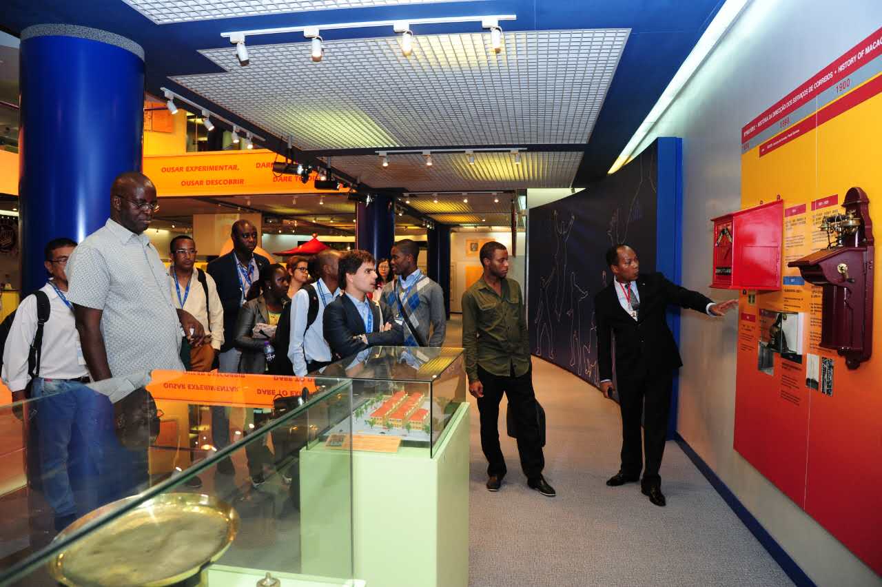Visita dos participantes do Colóquio ao Museu das Telecomunicações