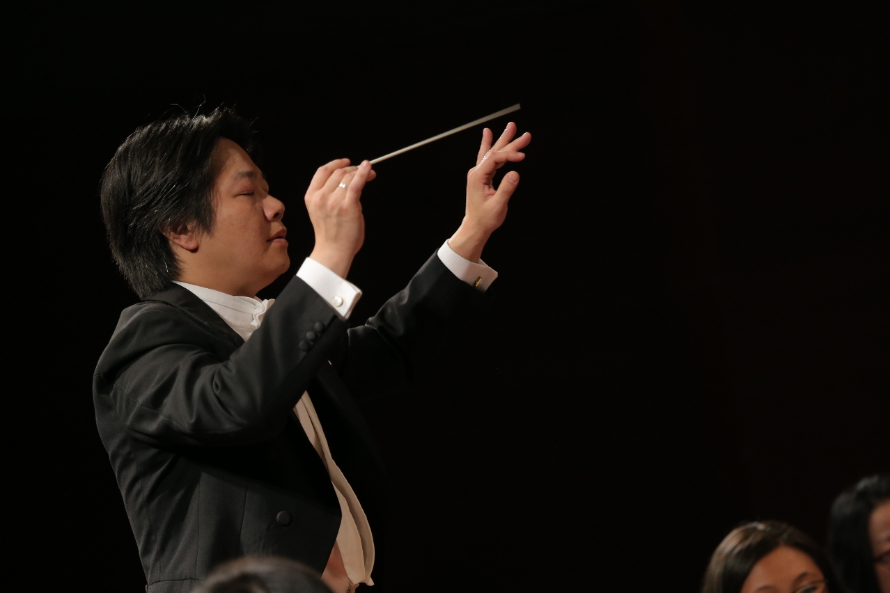 O maestro assistente da Orquestra de Macau, Francis Kan