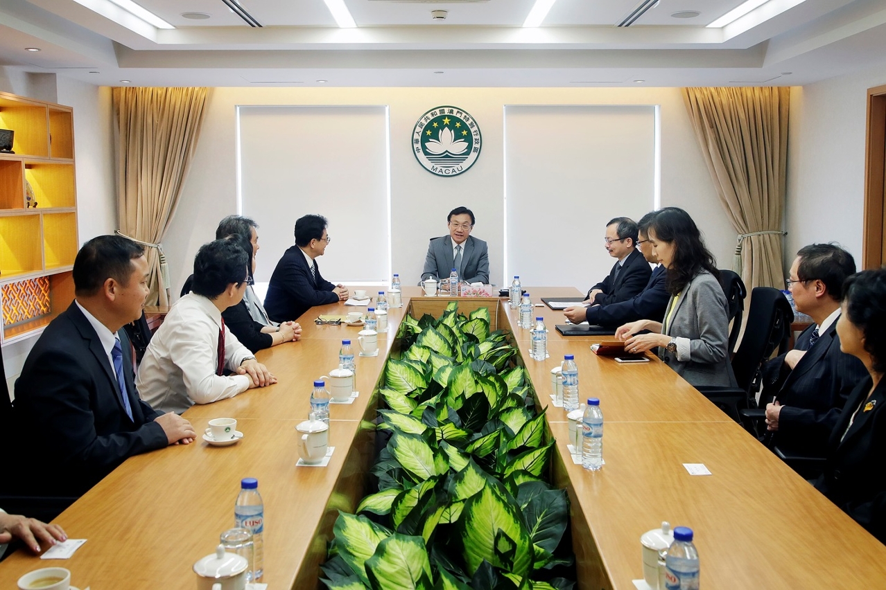 譚俊榮會見鏡湖醫院及澳門工聯總會一行