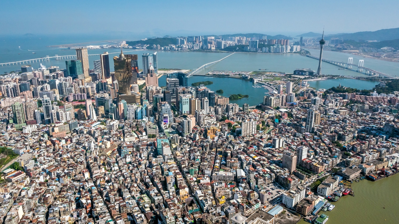 Fotografia 1 da colecção “Vista panorâmica das novas construções de Macau, captada do Porto Interior”