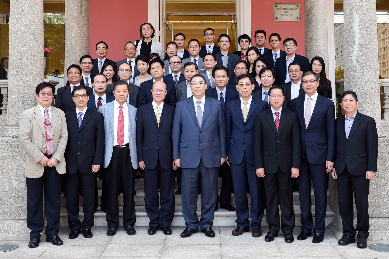 Encontro entre o Chefe do Executivo, Chui Sai On, e representantes da Federação de Hong Kong de Jornalistas