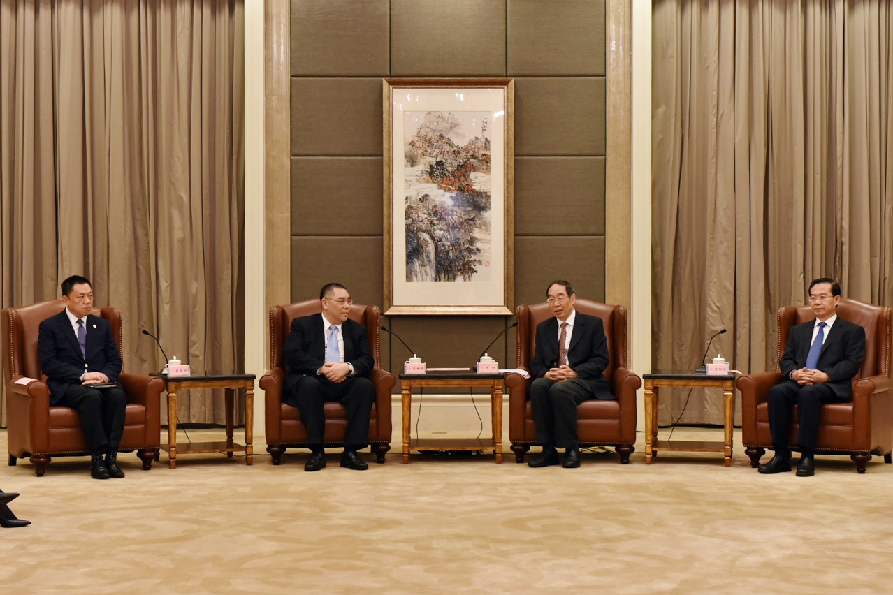 Chief Executive Mr Chui Sai On (2nd right) meets with the Secretary of the Fujian Provincial Committee of the Communist Party of China, Mr You Quan (3rd right), and the Governor, Mr Su Shulin (4th right), in Fujian province.