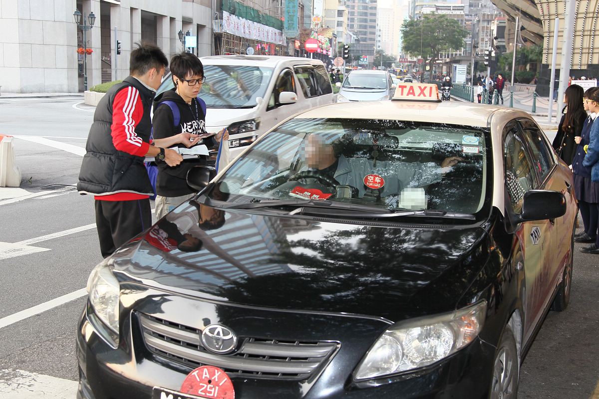 持續打擊濫收車資及拒載等違規行為