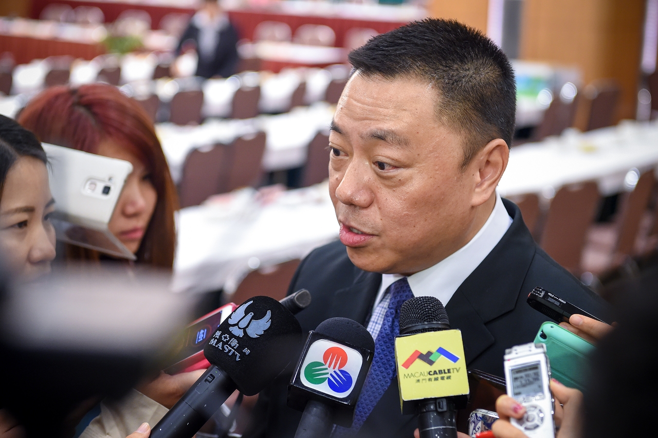 Secretary for Economy and Finance, Mr Leong Vai Tac, speaks to reporters.