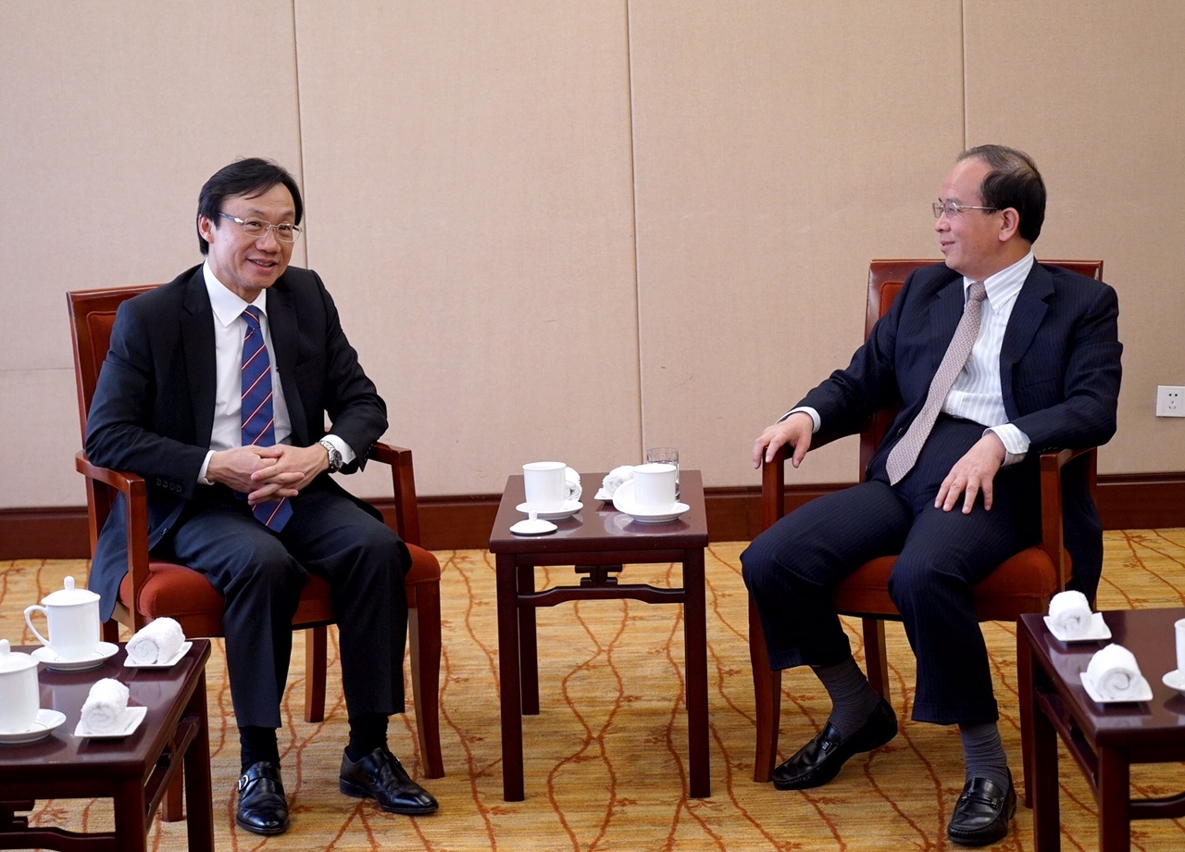 Secretary for Social Affairs and Culture, Mr Tam Chon Weng, meets with the Vice Minister of Culture, Mr Ding Wei.