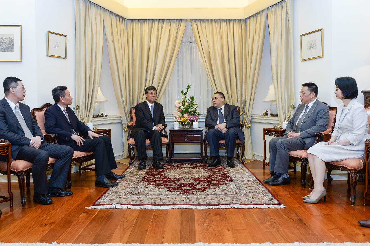 Chefe do Executivo tem encontro com o secretário do Comité Municipal de Shenzhen do PCC