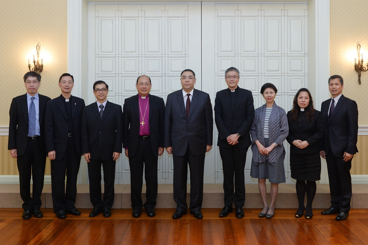 Chefe do Executivo, Chui Sai On, recebe o Bispo da Igreja Anglicana de Hong Kong, Paul Kwong e a respectiva comitiva