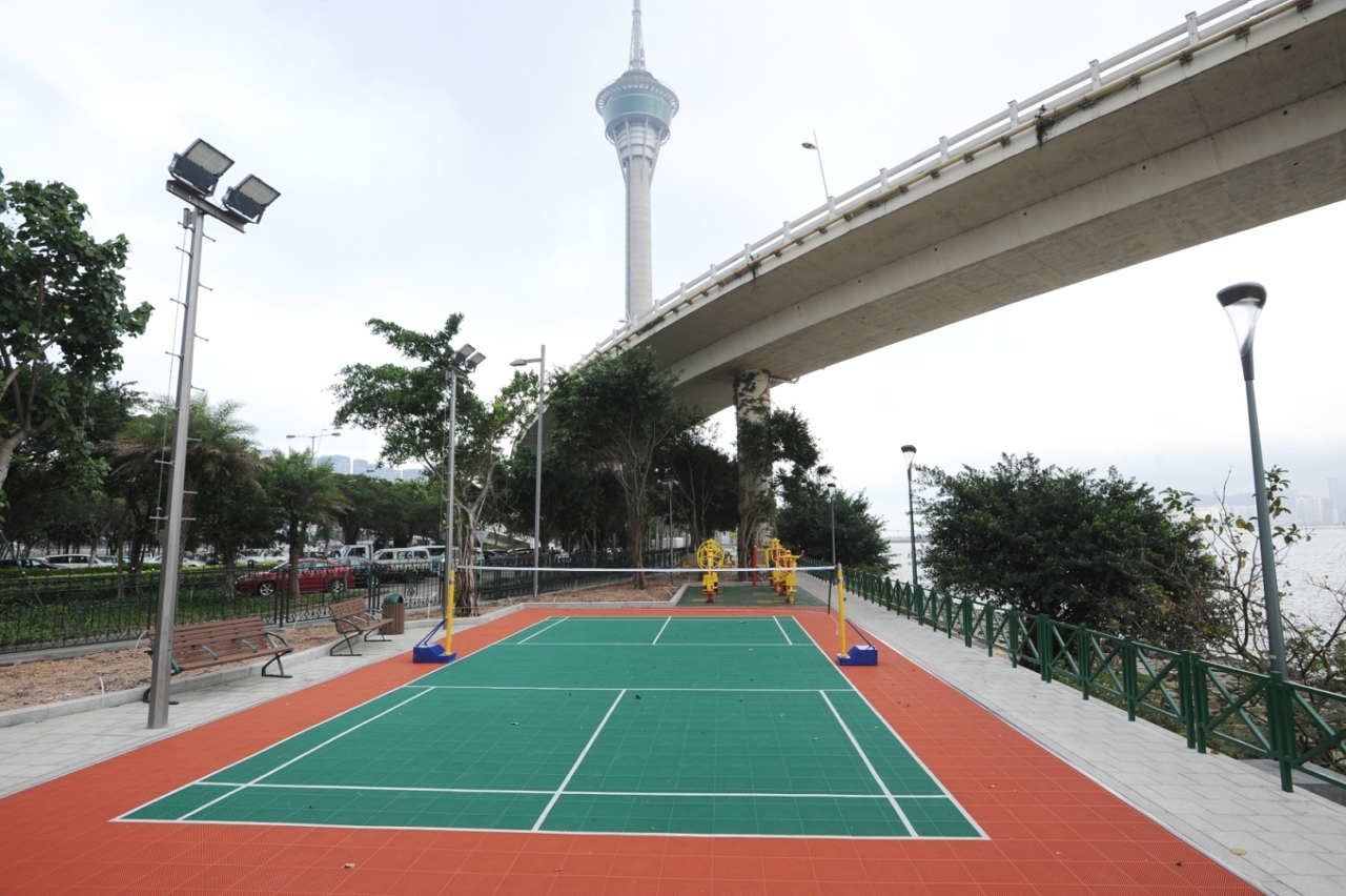西灣湖景大馬路自由波地  - 羽毛球場