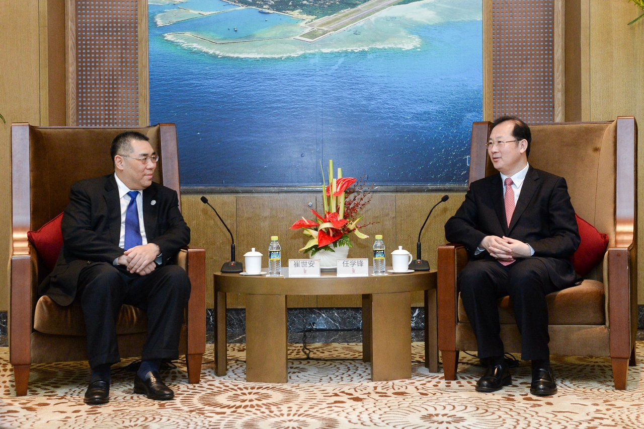 Encontro entre o Chefe do Executivo, Chui Sai On, com o secretário do Comité Municipal de Cantão do Partido Comunista Chinês, Ren Xuefeng