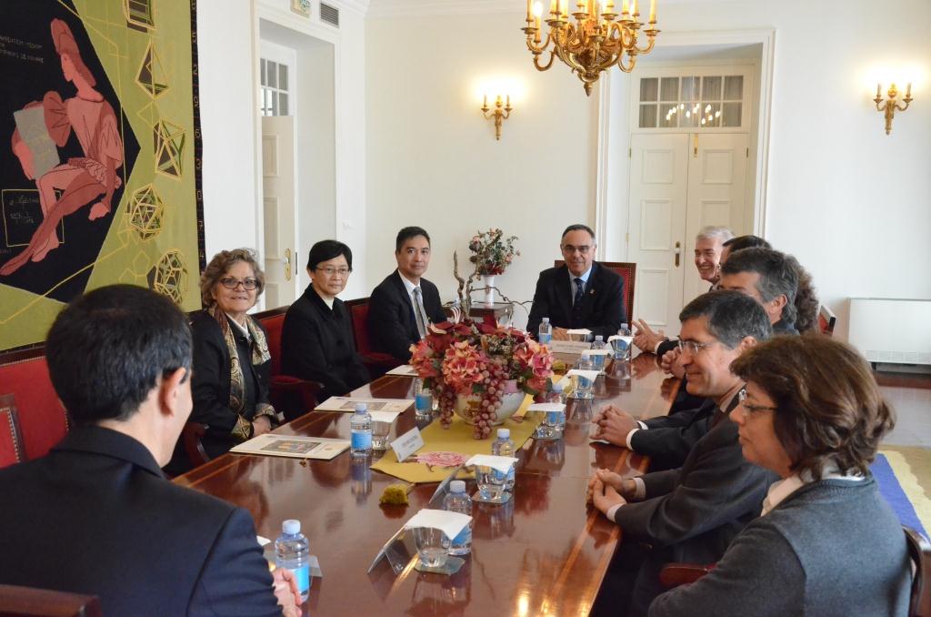 Ho Veng On em reunião com o Juiz Conselheiro da Secção Regional nos Açores do TCP, Nuno Lobo Ferreira