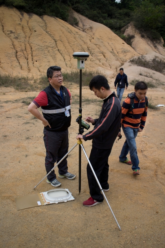 The exercise participants of Macao were working on the wreckage mapping and documentation as well as analyzing the data.