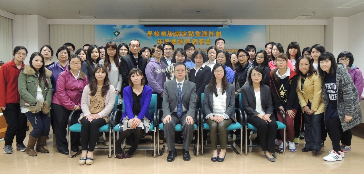 衛生局、教育暨青年局代表和所有得獎學校代表合照