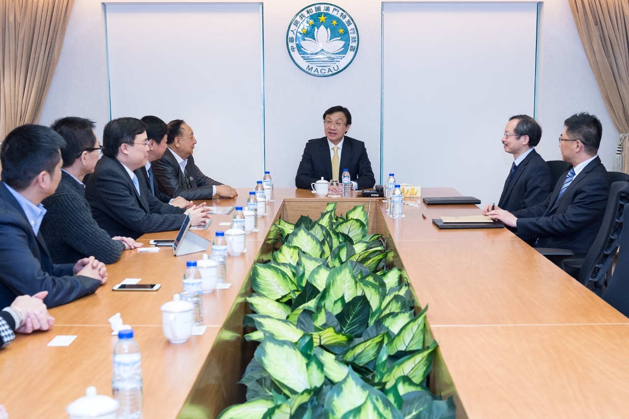 Secretário para os Assuntos Sociais e Cultura teve um encontro com a Associação dos Conterrâneos de Kong Mun de Macau