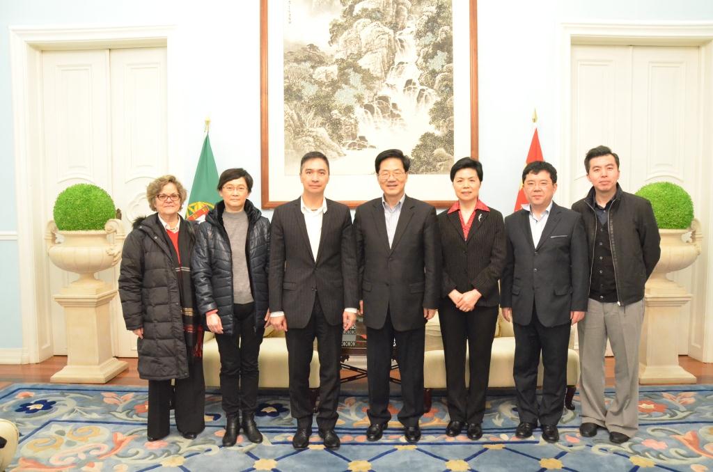 Encontro do Embaixador da China em Portugal, Huang Songfu, com o Comissário da Auditoria, Ho Veng On