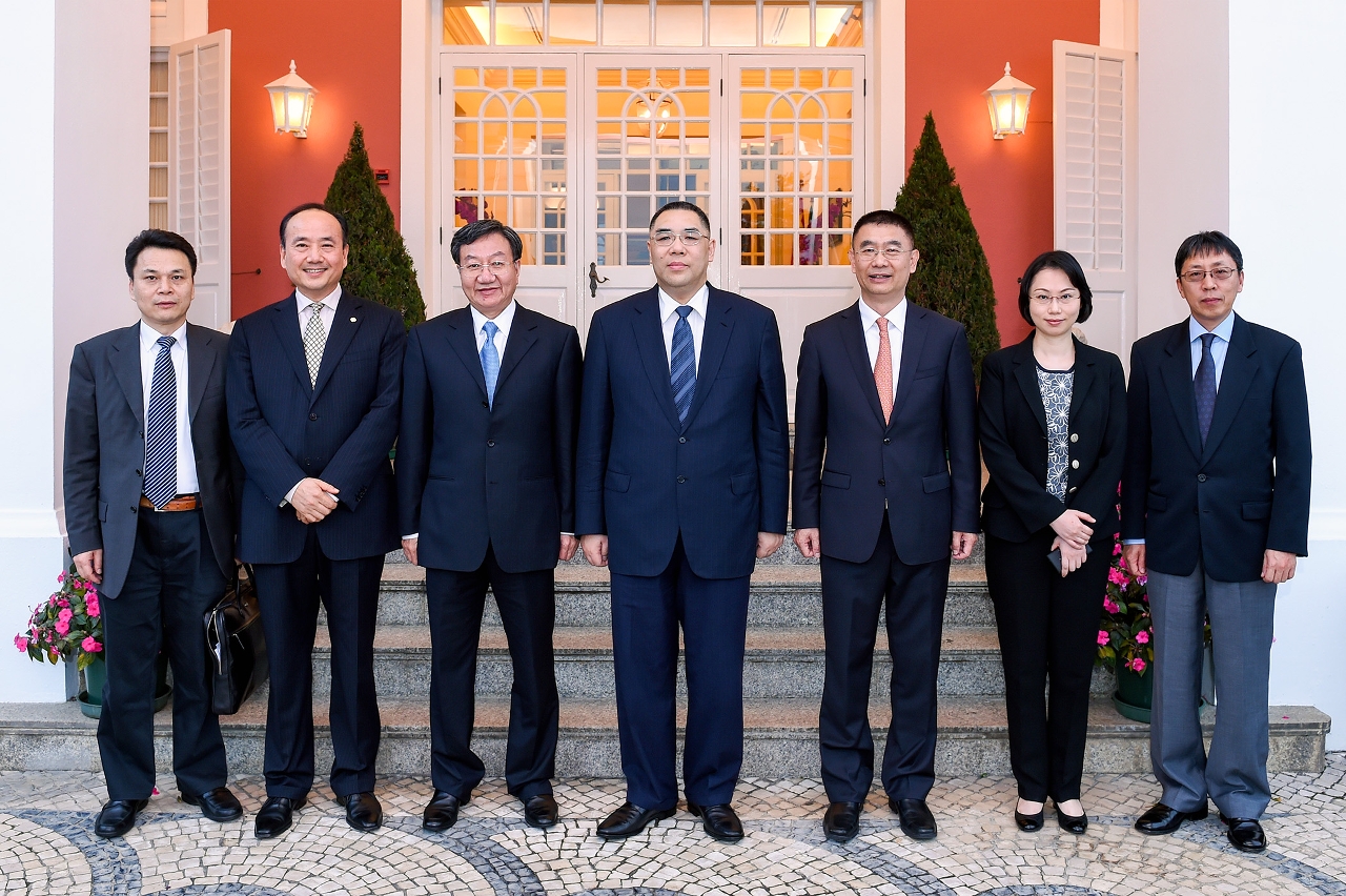 行政長官崔世安與中國國際貿易促進委員會會長姜增偉（左三）一行合影