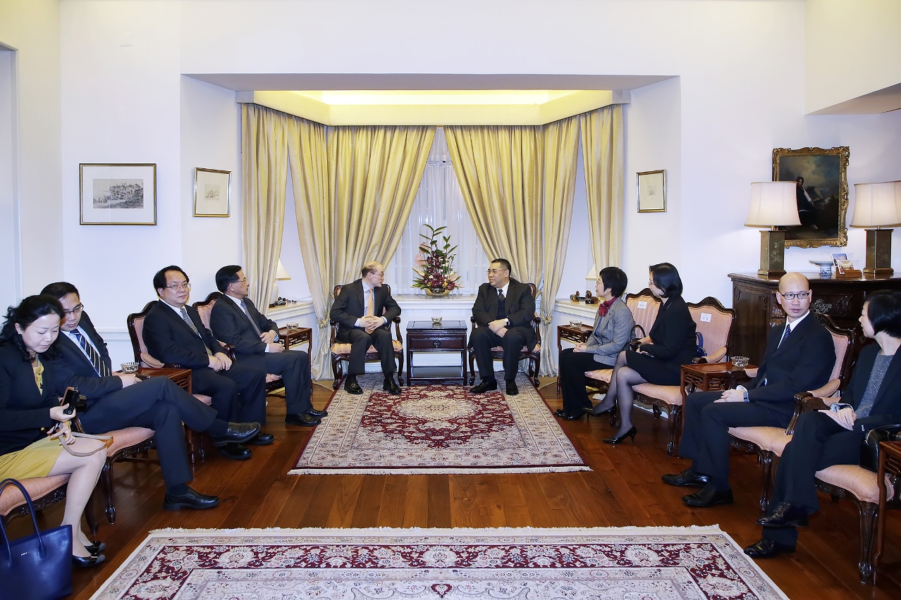 Chief Executive, Mr Chui Sai On(centre, right), meets with the Permanent Representative of the PRC to the United Nations, Ambassador Extraordinary and Plenipotentiary, Mr Liu Jieyi, at the Government House.