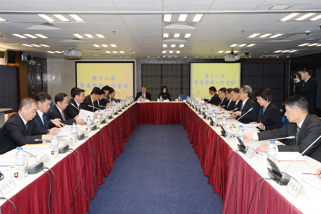 保安司司長黃少澤和廣東省副省長、公安廳廳長李春生分別率領代表團參加會晤