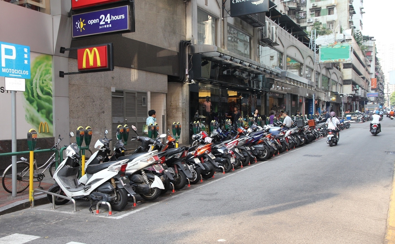 設於高地烏街的電單車咪錶泊車位