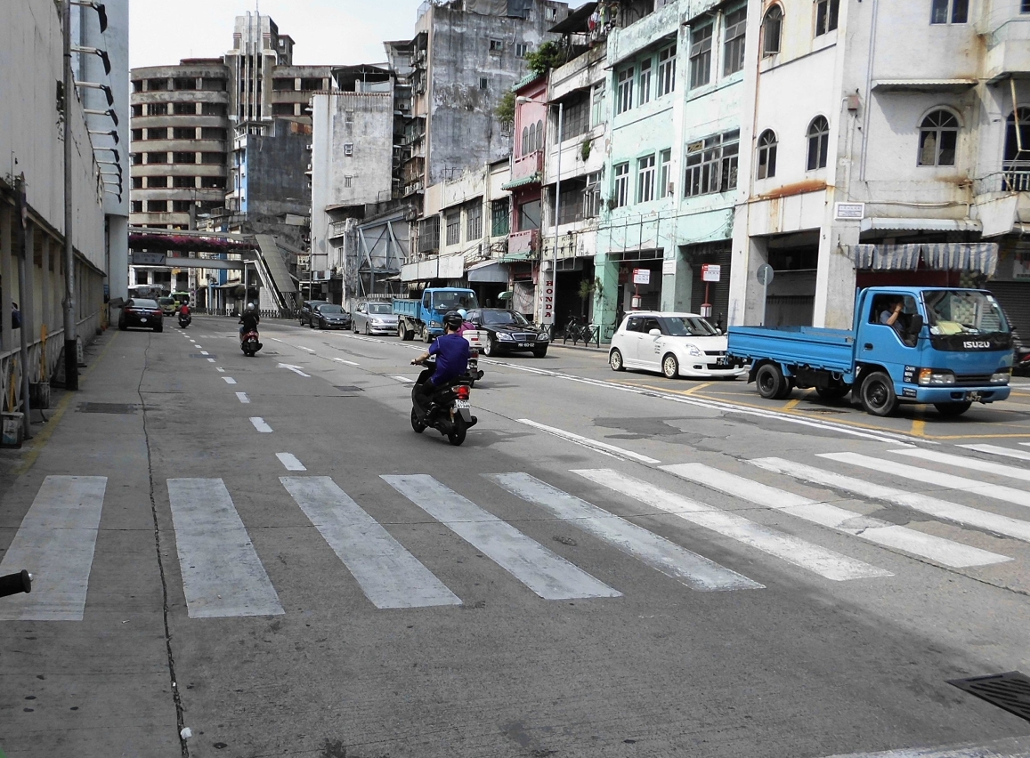 配合火船頭街第一階段道路整治工程，民政總署將於七月十九日開展第二階段工作，並同時協調交通事務局及各專營公司的管線預埋工作一併進行，減少對道路使用者的影響。