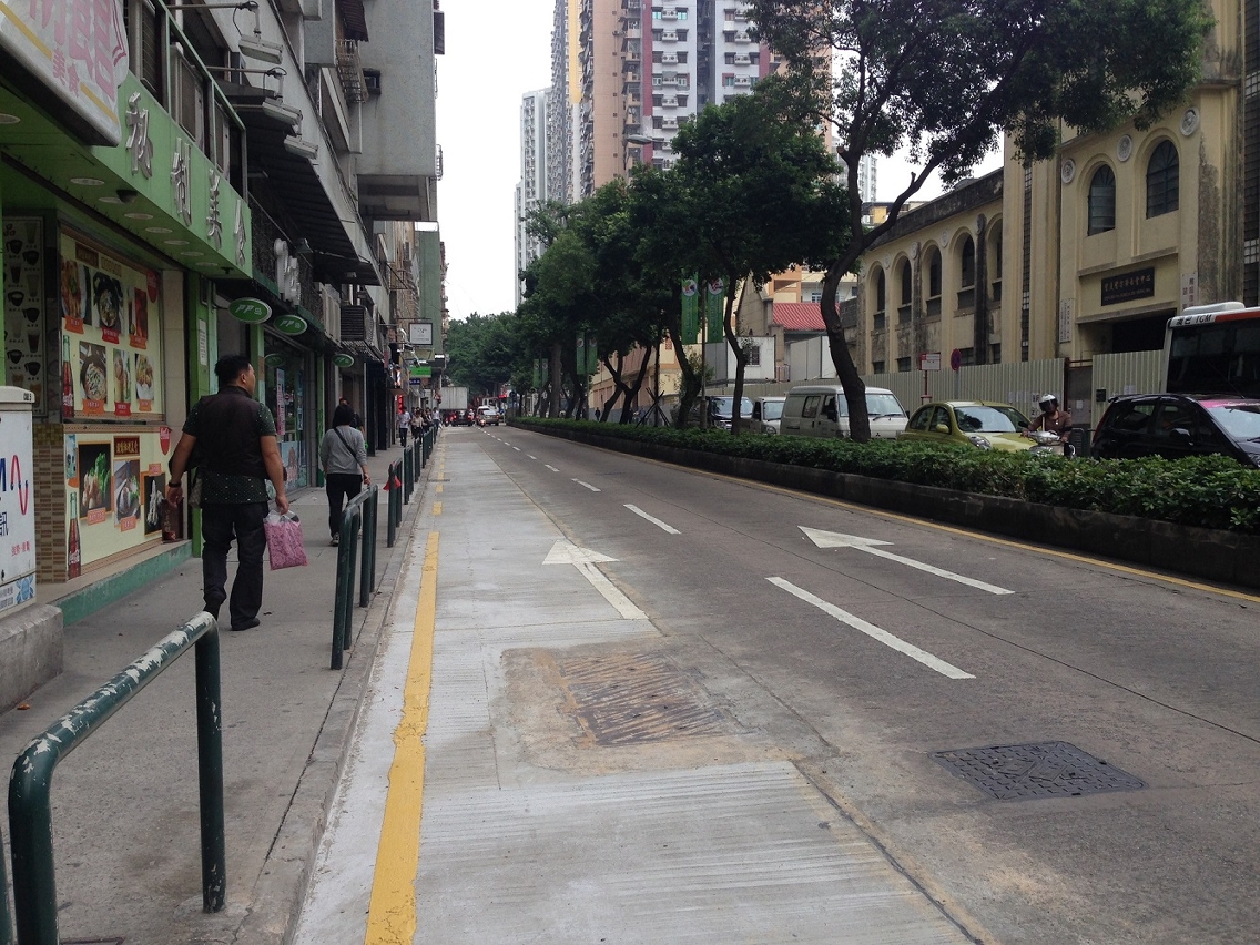 俾利喇街臨時恢復行車路面