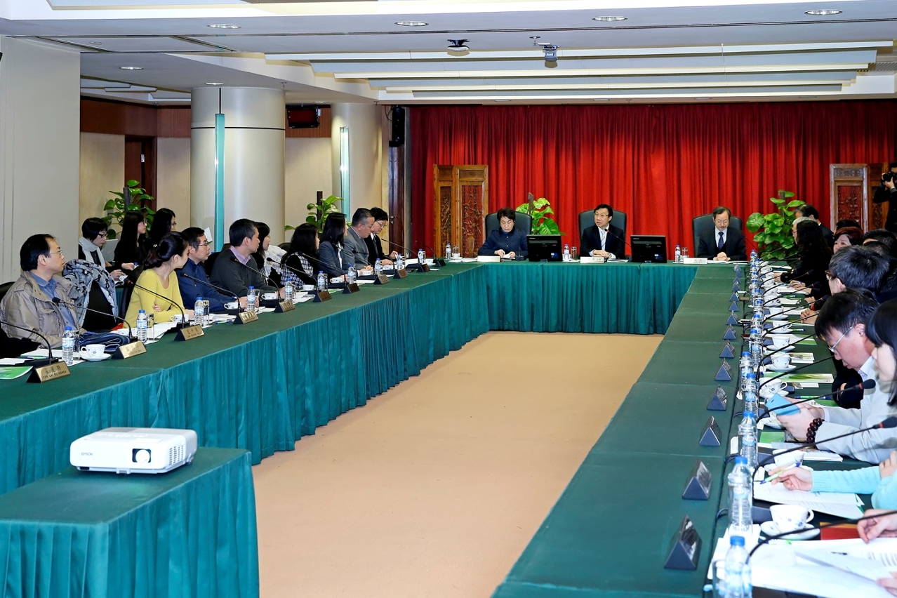 譚俊榮主持青年事務委員會全體會議