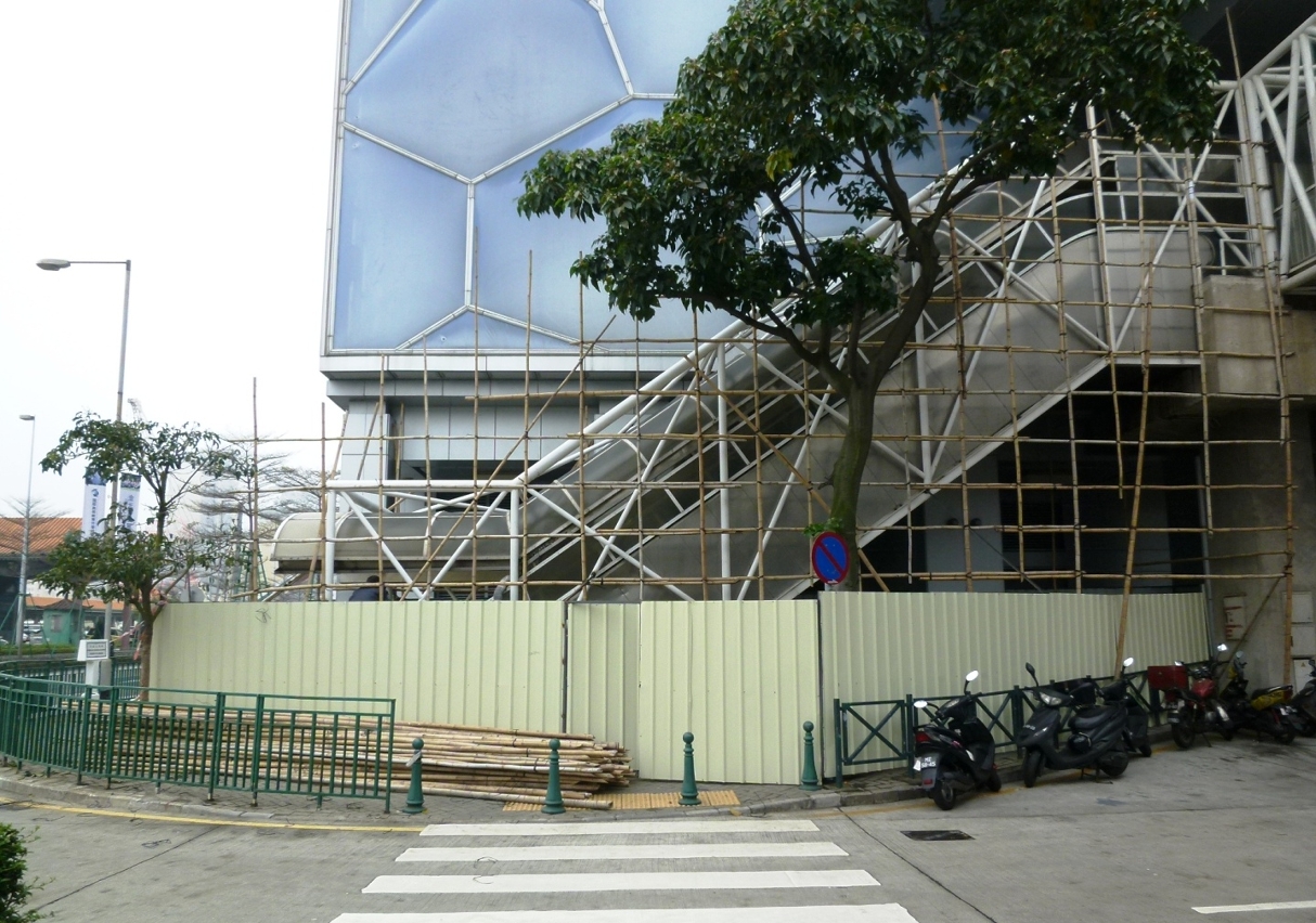工程期間外圍將搭建臨時工作棚架
