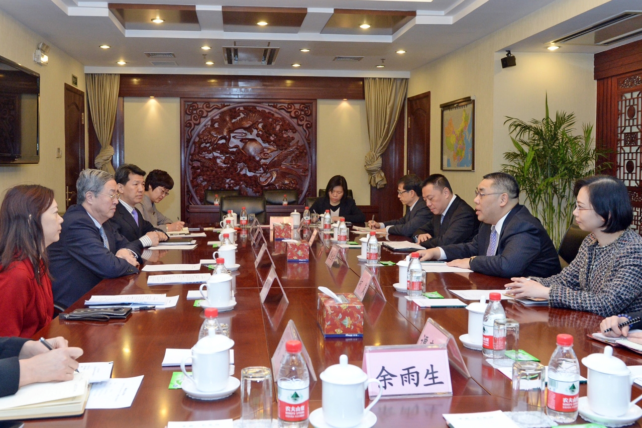 Chefe do Executivo tem encontro com presidente do Banco Popular da China
