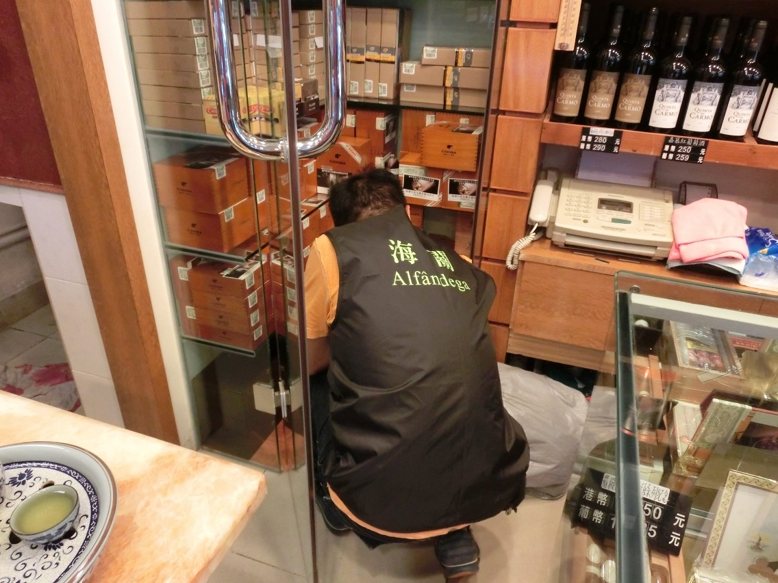 發現違規香煙擺放的位置