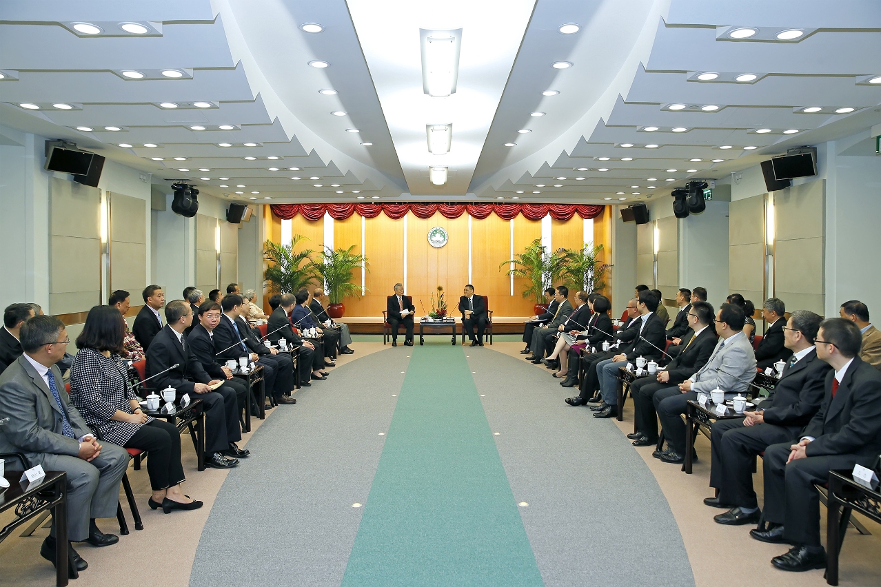 行政長官崔世安會見中央媒體前駐澳記者訪問團
