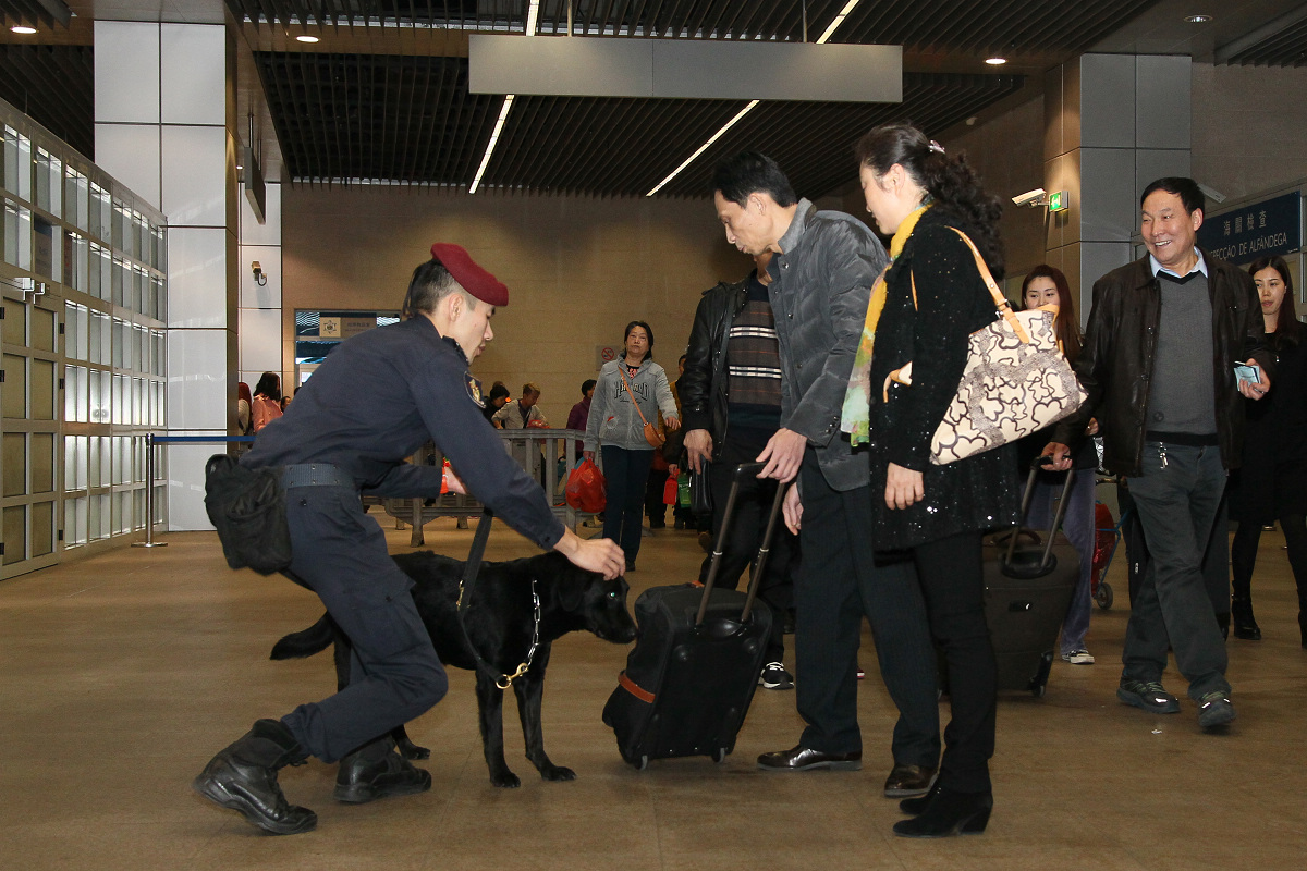 警犬隊參與冬防行動