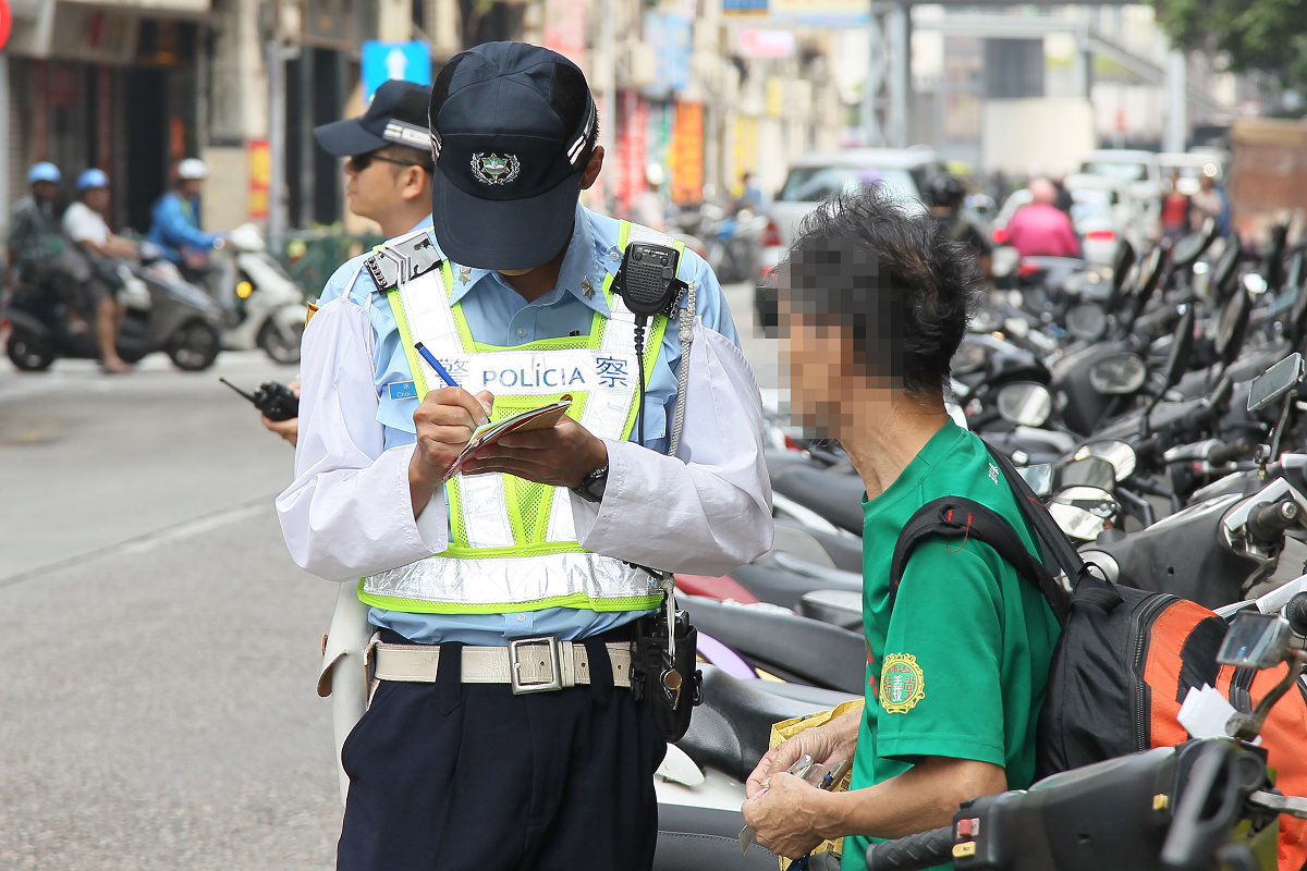 檢控行人違規過馬路--4