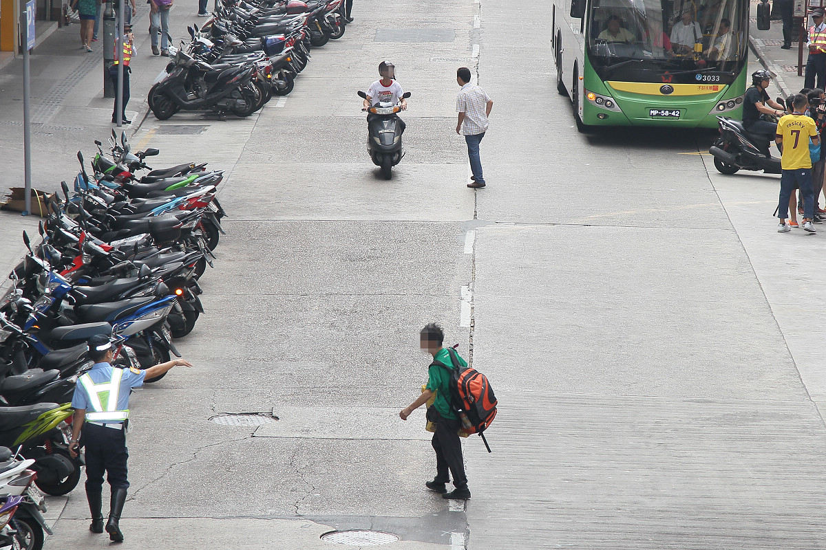 檢控行人違規過馬路--3