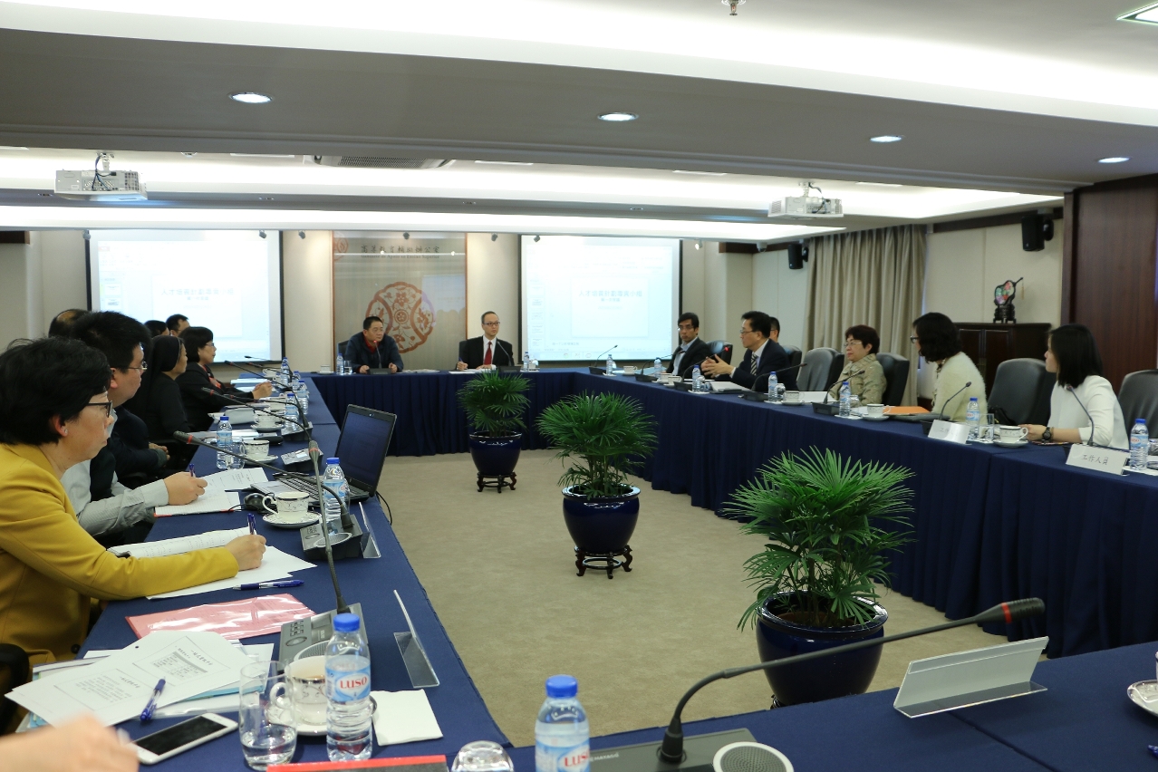 人才培養計劃專責小組轄下3個分組匯報並討論了各組工作內容