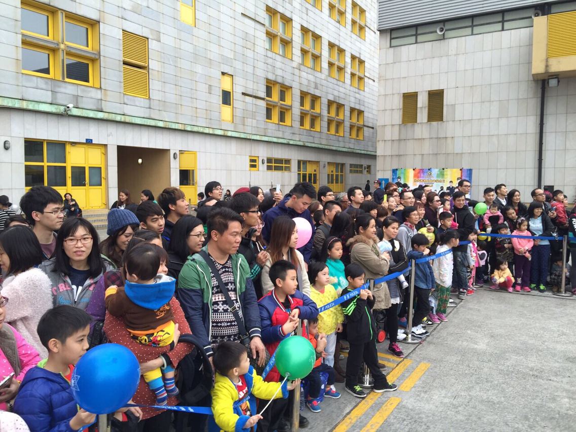 警察開放日吸引大批市民到來參觀，尤其於警犬隊表演環節，現場市民樂在其中。